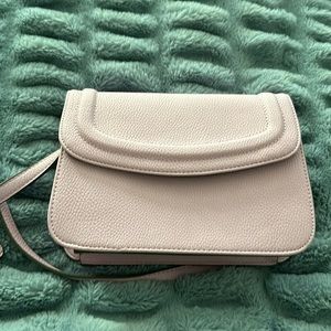 Small lilac clutch
